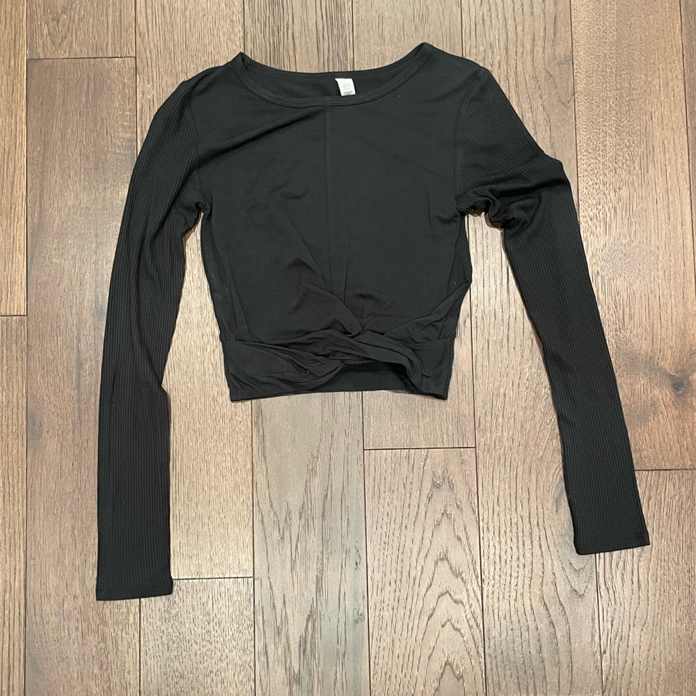 NWOT Alo Longsleeve Crop
